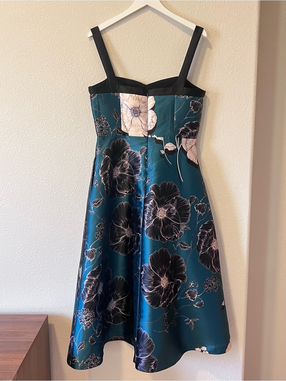 Kay Unger Printed Mikado Sleeveless Tea Length dress Size 10 Fit and Flare Teal - Picture 3 of 7